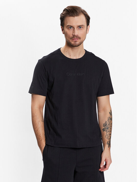 

Футболка стандартного кроя Calvin Klein, черный