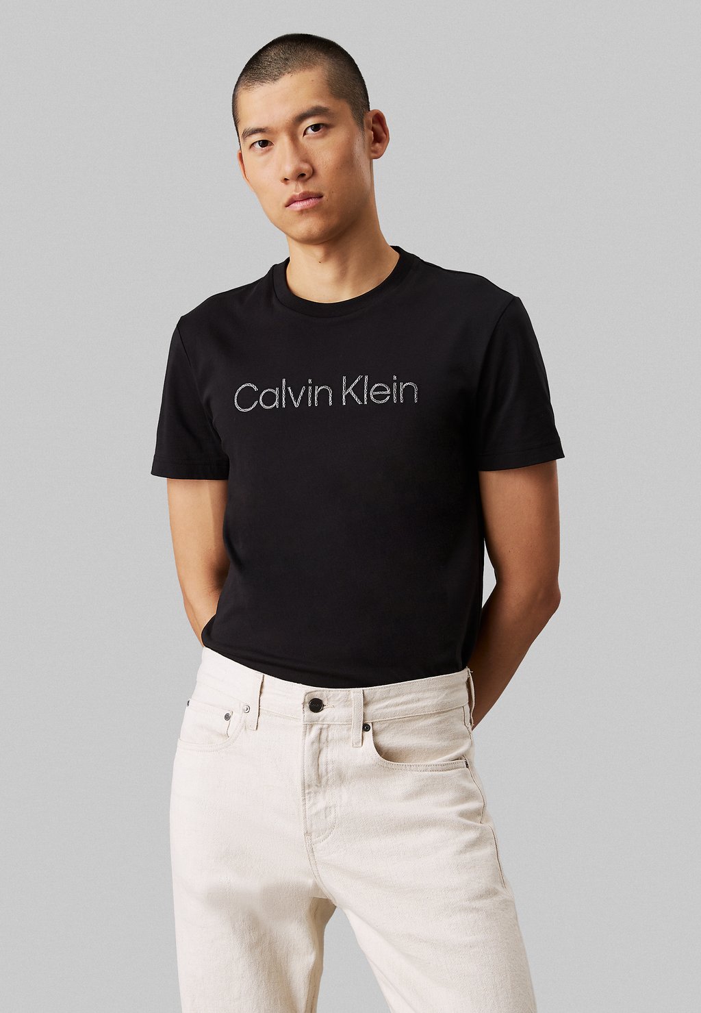 

Футболка с принтом Calvin Klein, черный