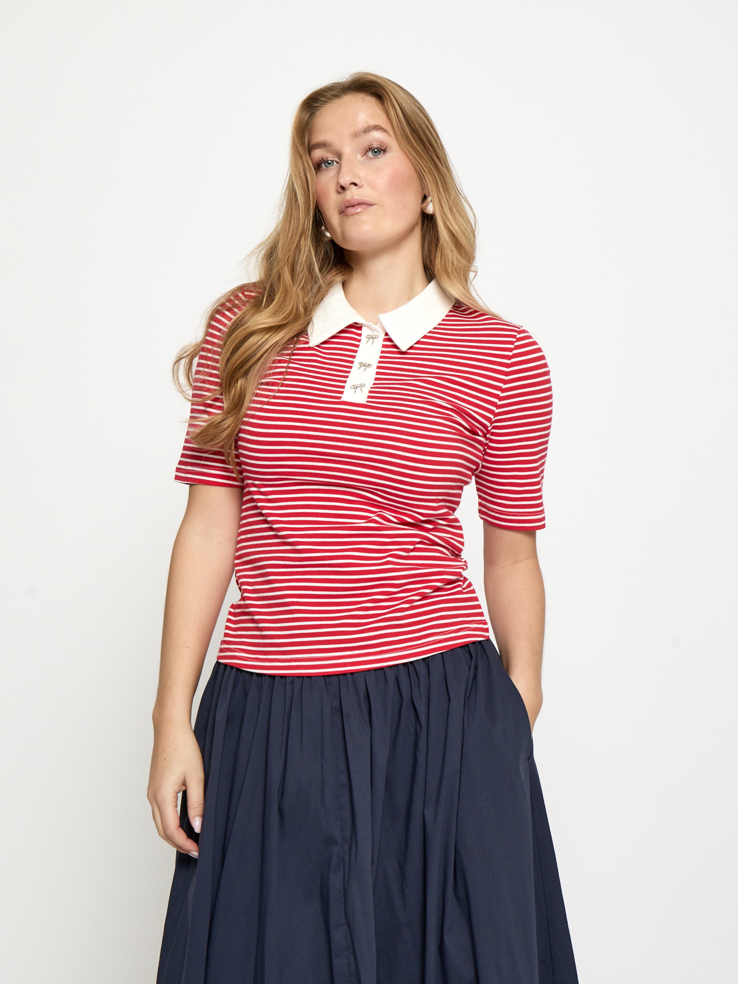 

Minus Лонгслив 'Malle' в красном цвете