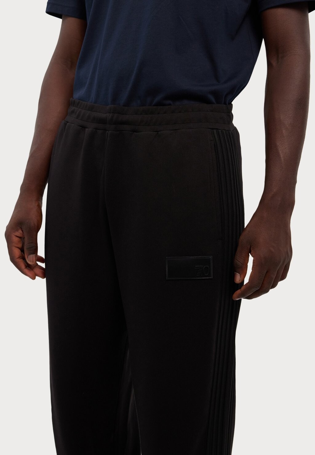

Спортивные штаны PANTALONI UNISEX EA7 Emporio Armani, черный