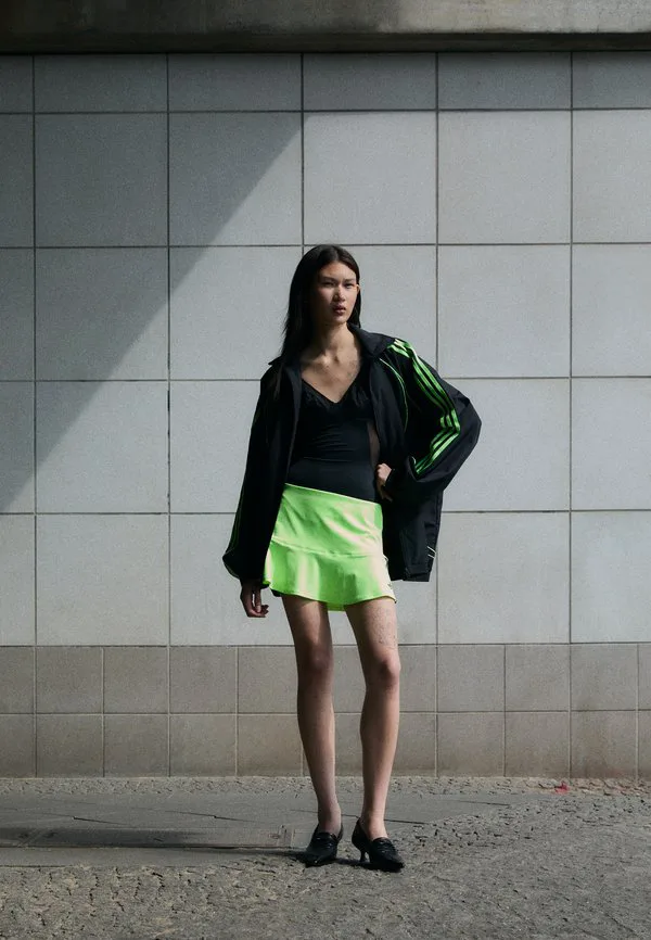Легкая куртка teamgeist adicolor Adidas Originals, Black/Signal Green — фото 2