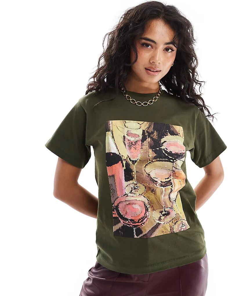

Укороченная футболка с изображением вина цвета хаки ASOS DESIGN