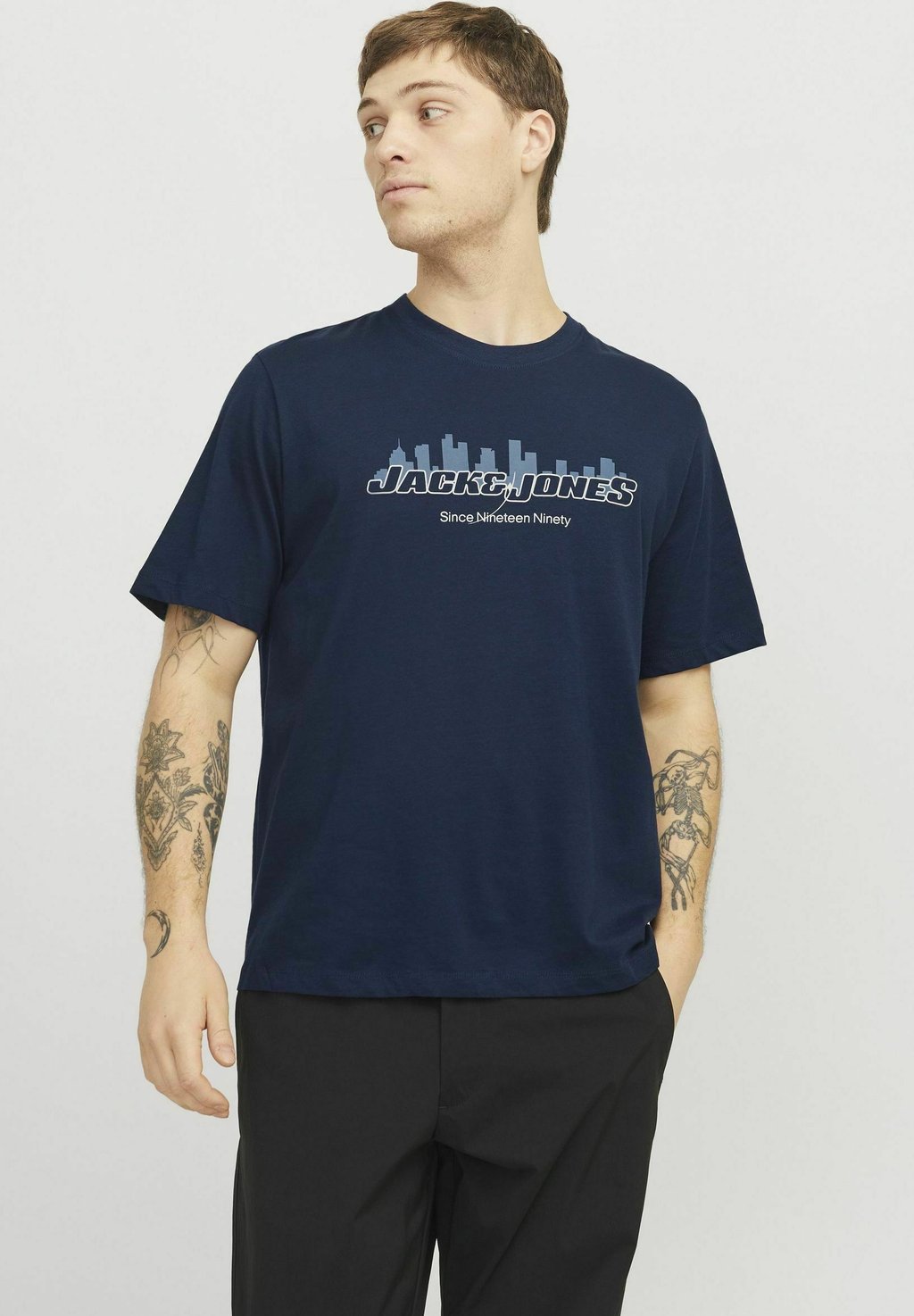 

Рубашка с принтом GEDRUCKT RUNDHALSAUSSCHNITT Jack & Jones, темно-синий