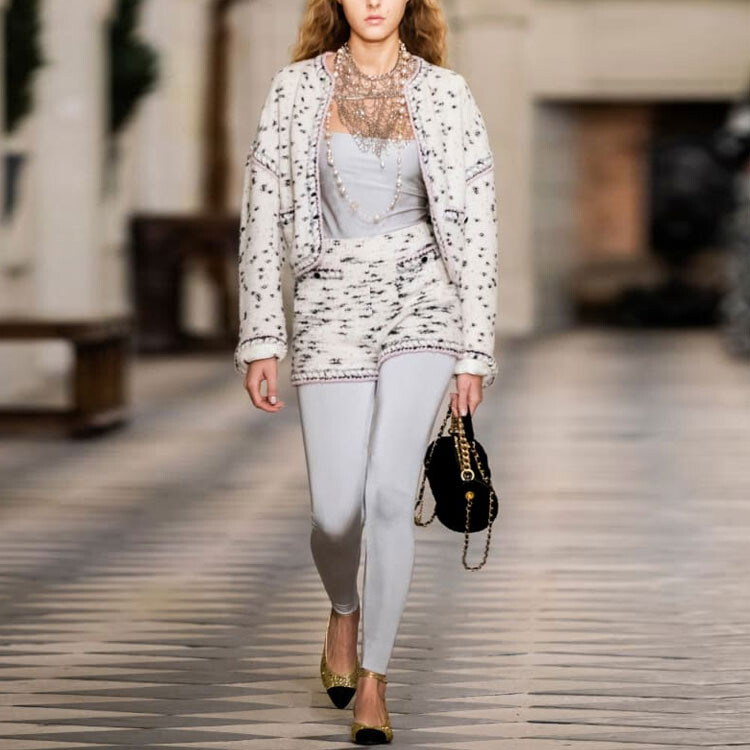 

Куртка женская белая Chanel