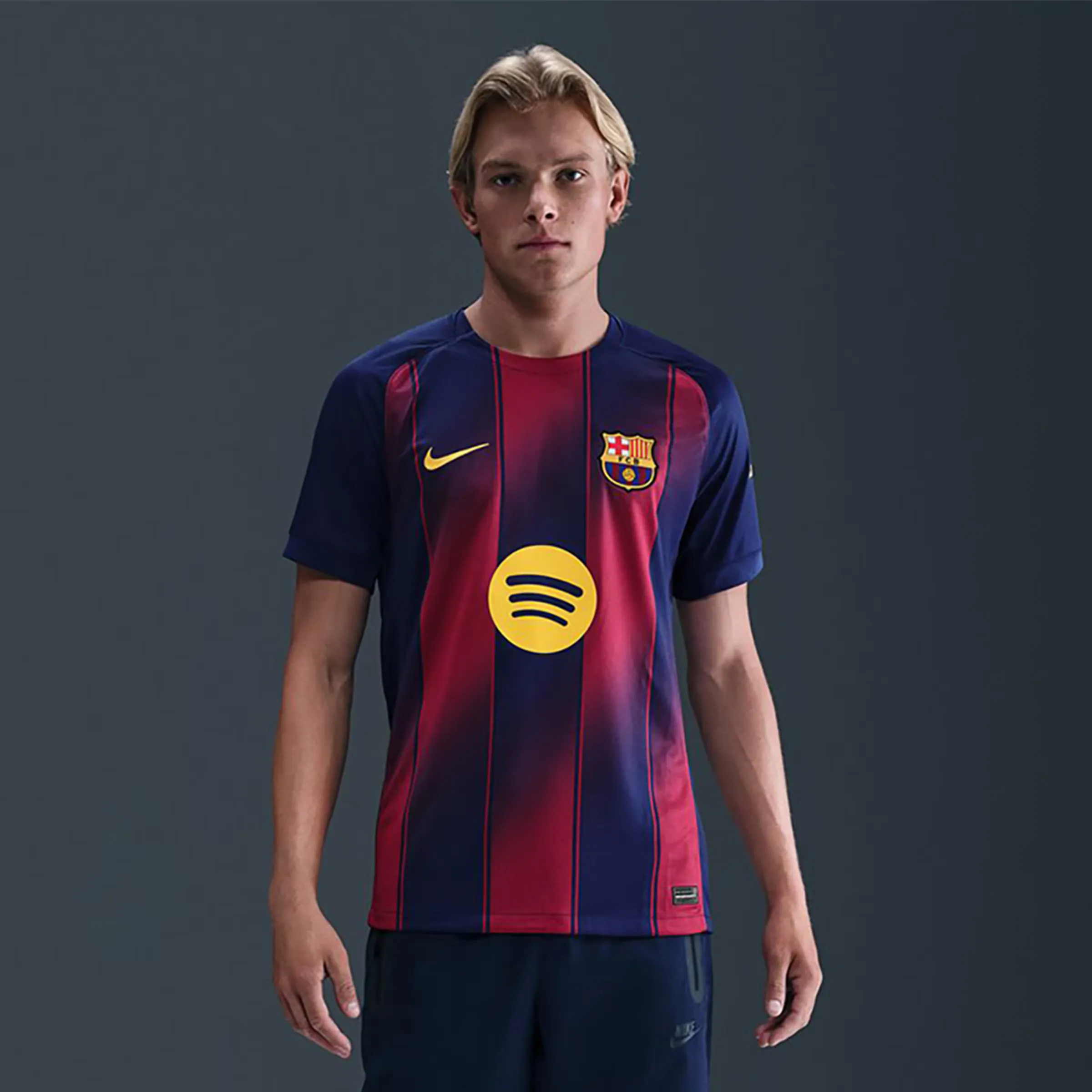 

Футболка мужская домашняя FC Barcelona 2025-2026 Stadium Nike, синий/бордовый