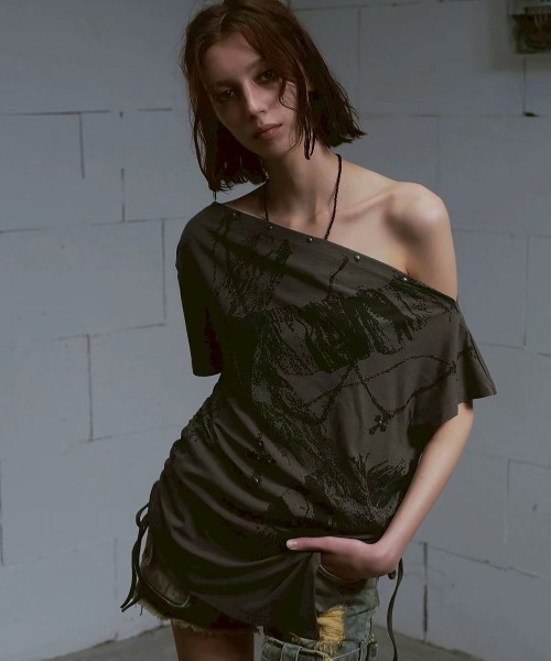 

Футболка с присборенными плечами и коротким рукавом Cest Nous