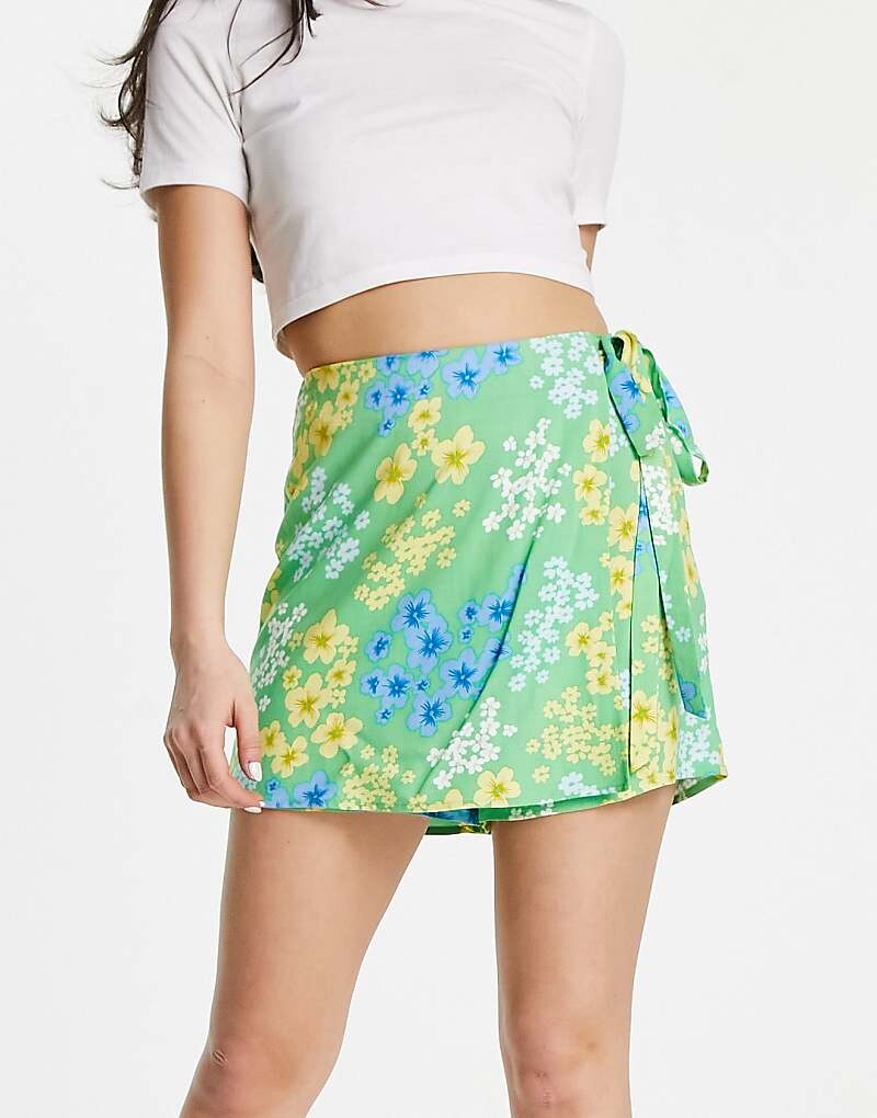 

ASOS DESIGN – Зеленая юбка с запахом и луговым цветочным принтом