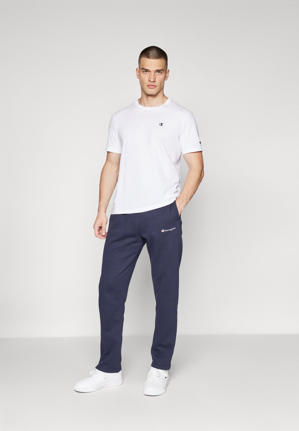 

Спортивные штаны ICONS STRAIGHT HEM CONTRAST LOGO Champion, темно-синий