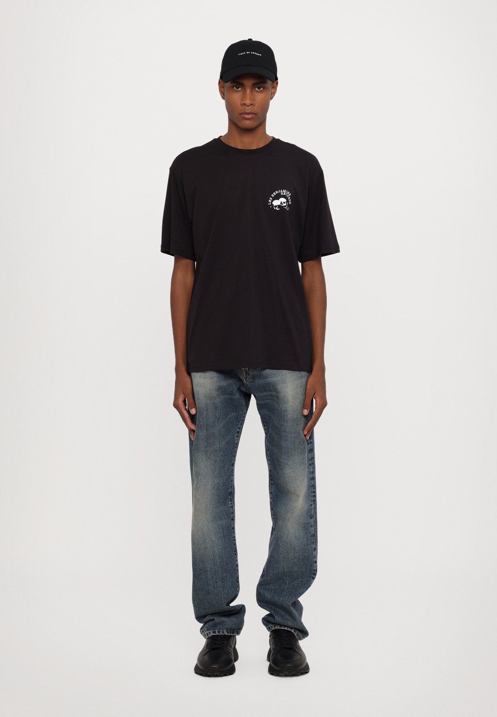 

Футболка с принтом SHORT SLEEVE TEE UNISEX Les Benjamins, черный