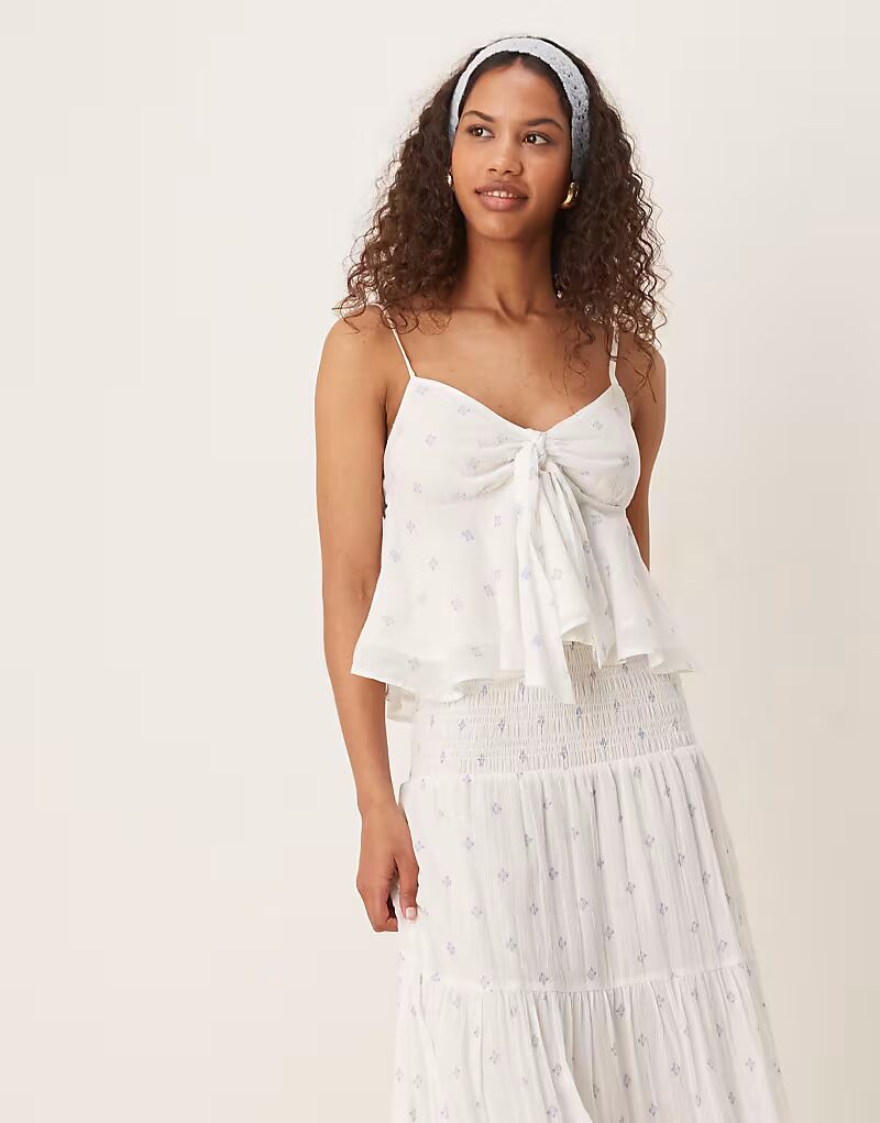 

Блузка Gina Tricot с оборкой, завязкой спереди и бантом, с синим узором пейсли