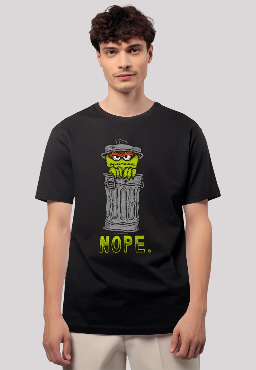 

Футболка с принтом SESAMSTRASSE OSCAR NOPE F4NT4STIC, черный