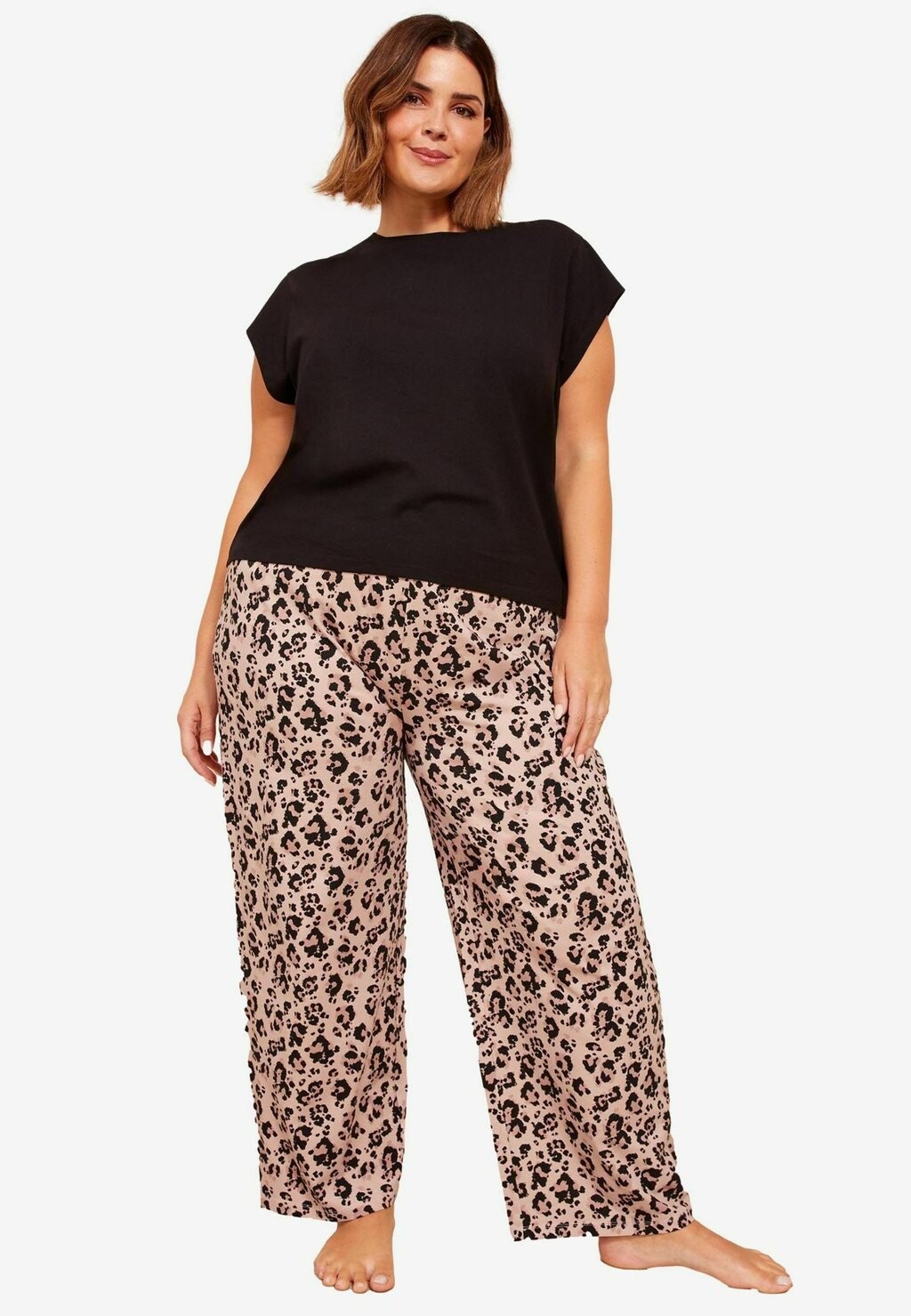 

Пижамный комплект PRINTED SHORTS SLEEVE REGULAR FIT Curves Like These, черный