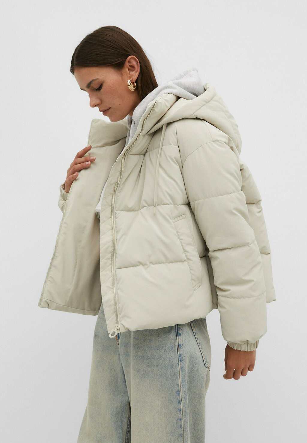 

Зимняя куртка HOODED PUFFER Stradivarius, цвет beige