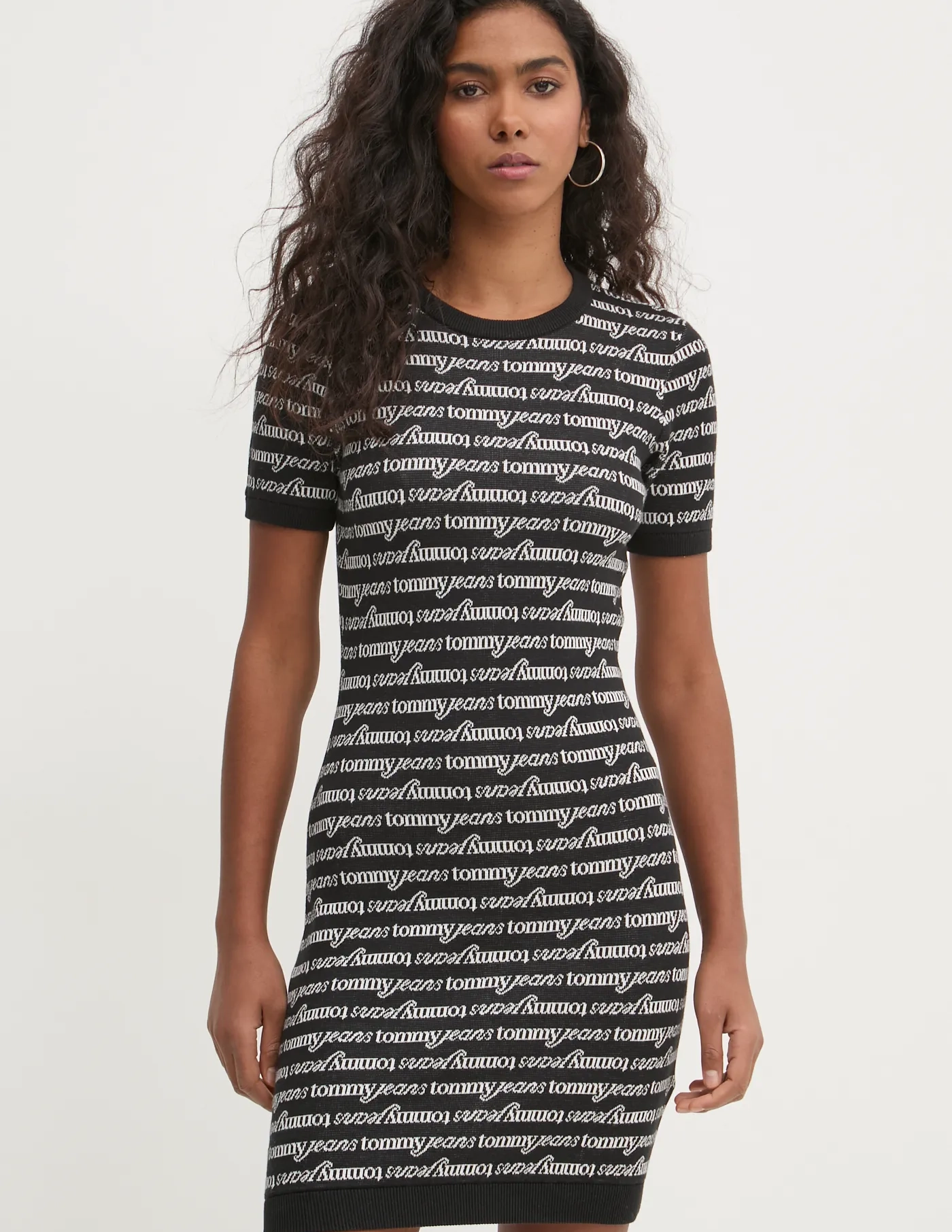 

Платье Tommy Jeans, черный
