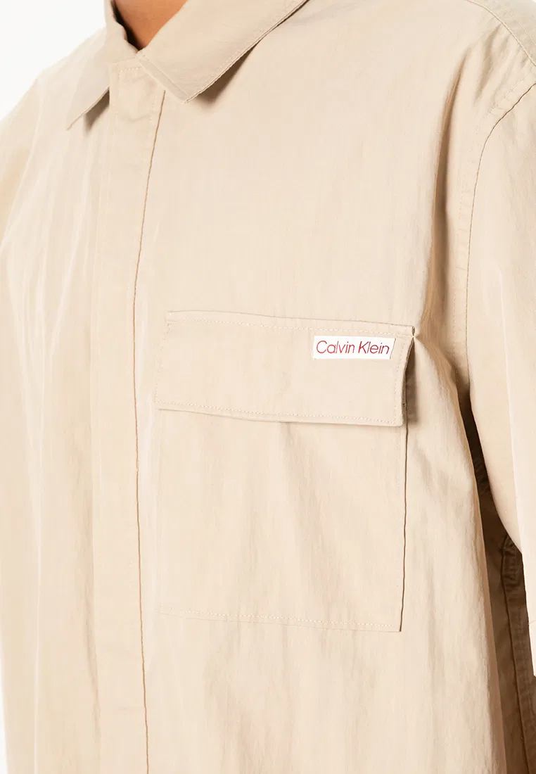 Расслабленная рубашка. - Джинсы Кельвин Кляйн Calvin Klein, белый — фото 3