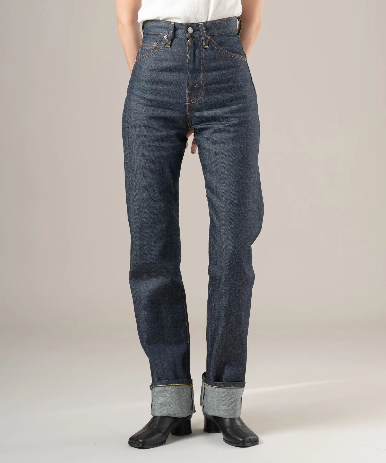 Джинсы Levi's LEVI'S(R) VINTAGE CLOTHING 1950-х годов, модель 701, органические, жесткие. — фото 3