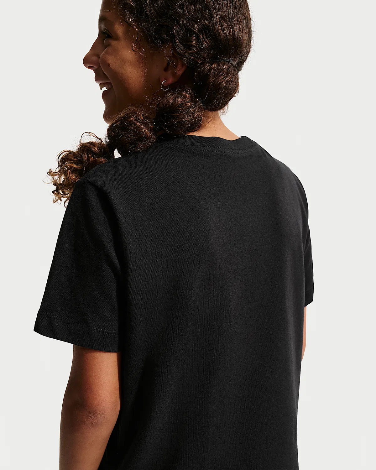 Детская футболка Nike Sportswear, Black/White/Wolf Grey — фото 2