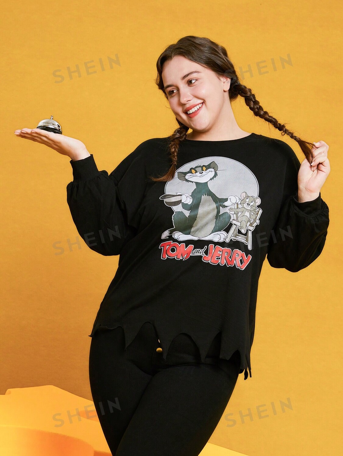 

Футболка Shein Plus с мультяшным и буквенным рисунком, черный