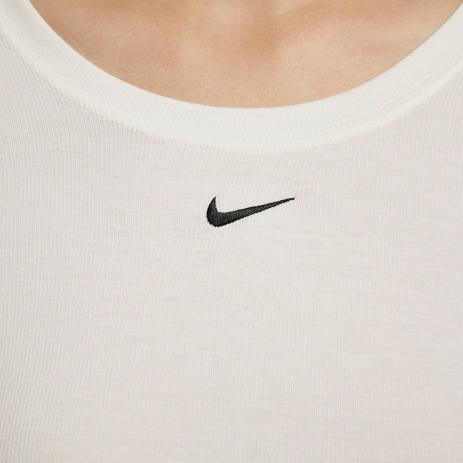 Спортивный топ (WMNS) Nike Sportswear Chill Knit Tight Scoop-Back Long-Sleeve Mini-Rib Top (Asia Sizing) 'White' FN3662-133, белый — фото 4