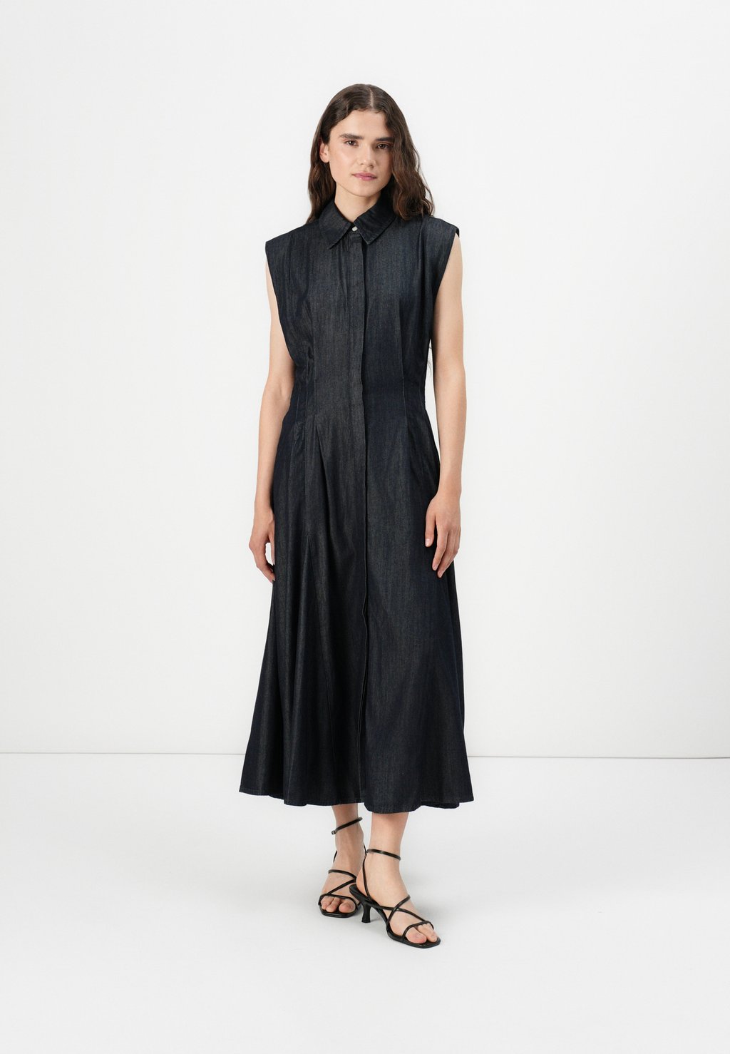 

Джинсовое платье SLFRILLO DRESS - Shirt dress Selected Femme, цвет Dark Blue Denim