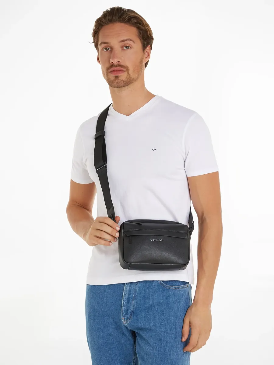 

Сумка через плечо Calvin Klein "CK MUST CAMERA BAG", черный