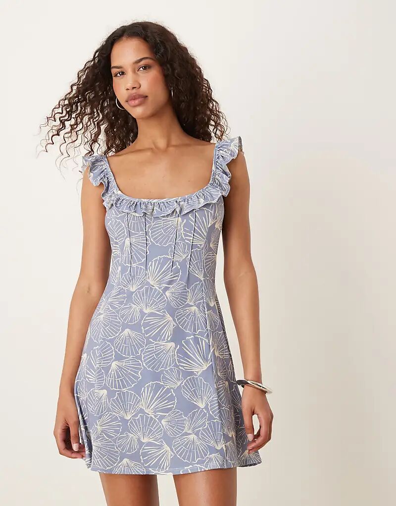 

Мини-платье ASOS DESIGN с оборкой спереди и бретелями, с синим принтом ракушек