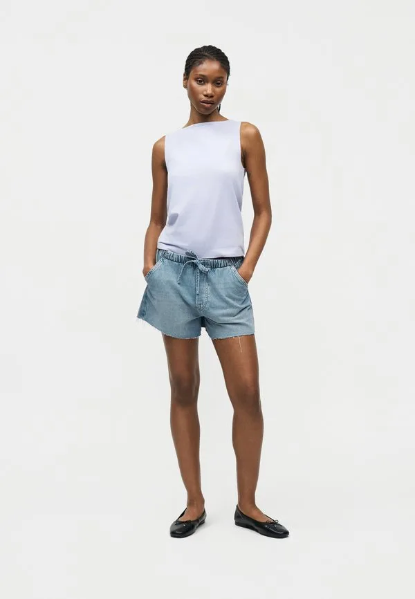 Удобные джинсовые шорты с открытой спиной Gap, Medium Indigo — фото 2