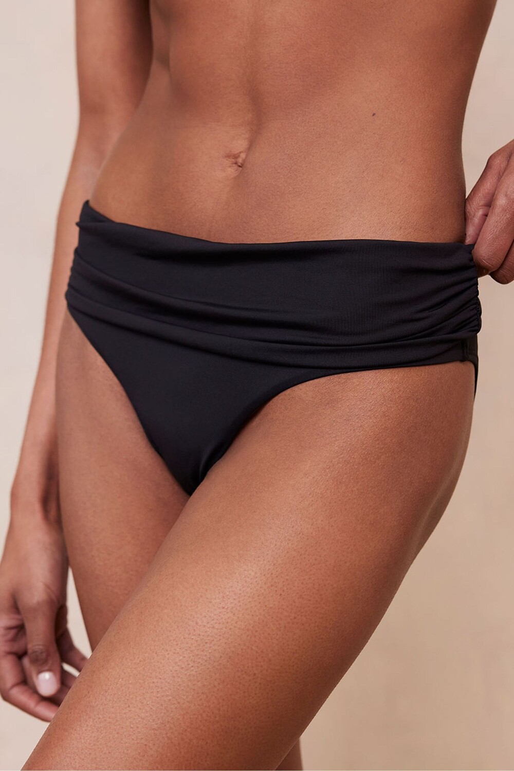 

Черные трусики бикини с закатанным верхом Mint Velvet, черный