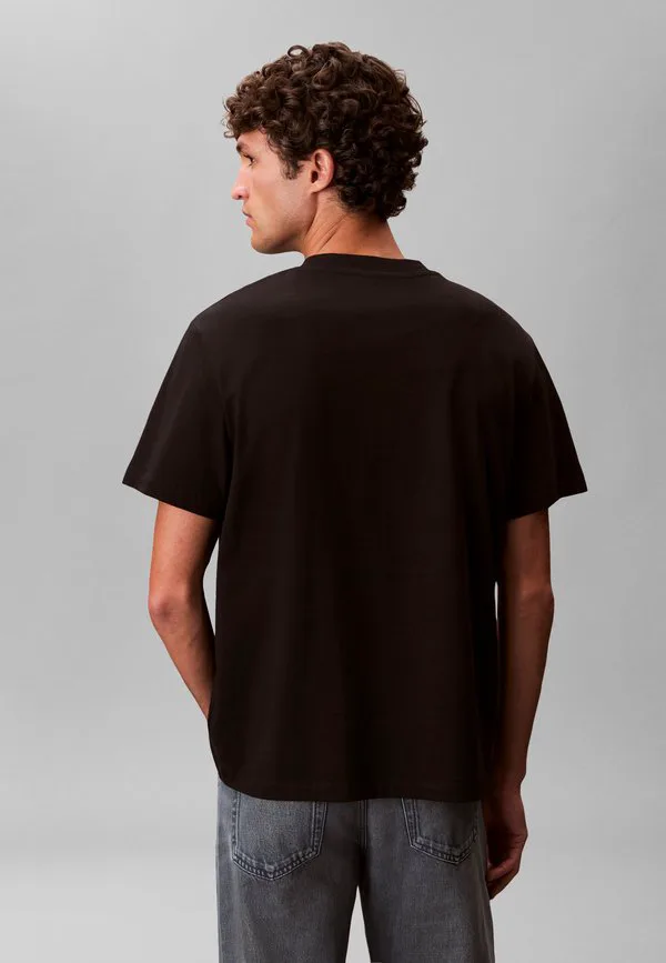 Оптовая продажа спортивной одежды, футболки с графическим принтом. Calvin Klein, Black — фото 3