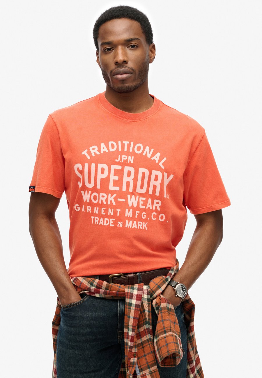 

Футболка Superdry & Co MACHINED GOODS WORKWEAR , Denim Co Rust Orange/Orange, Оранжевый, Футболка Superdry & Co MACHINED GOODS WORKWEAR , Denim Co Rust Orange/Orange