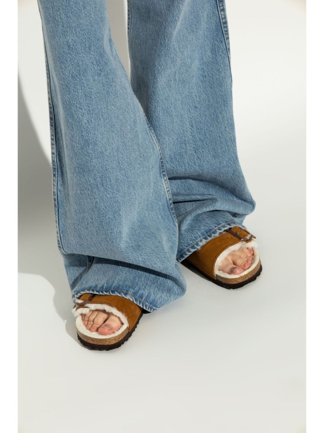 

Birkenstock сандалии Milano из замши с пряжками, коричневый