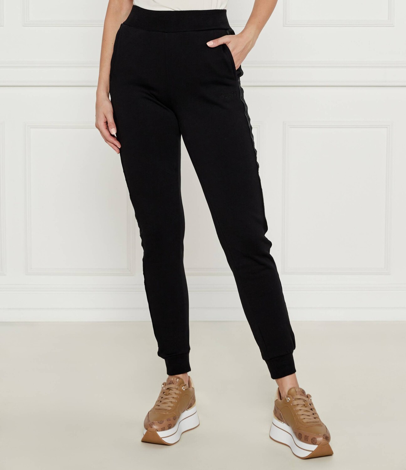 

Спортивные брюки GUESS ACTIVE Regular Fit, черный