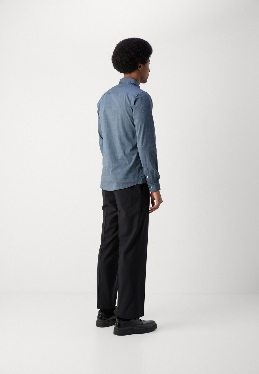 

Официальная рубашка SEASONAL ESSENTIALS STRIPED SHIRT Scotch & Soda, темно-синий
