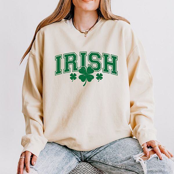 

Легкий свитшот для женщин Irish varsity outline arched, окрашенный в процессе пошива Simply Sage Market, Ivory