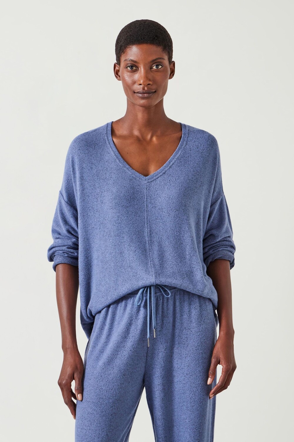 

Топ Gillian supersoft с V образным вырезом Hush, синий