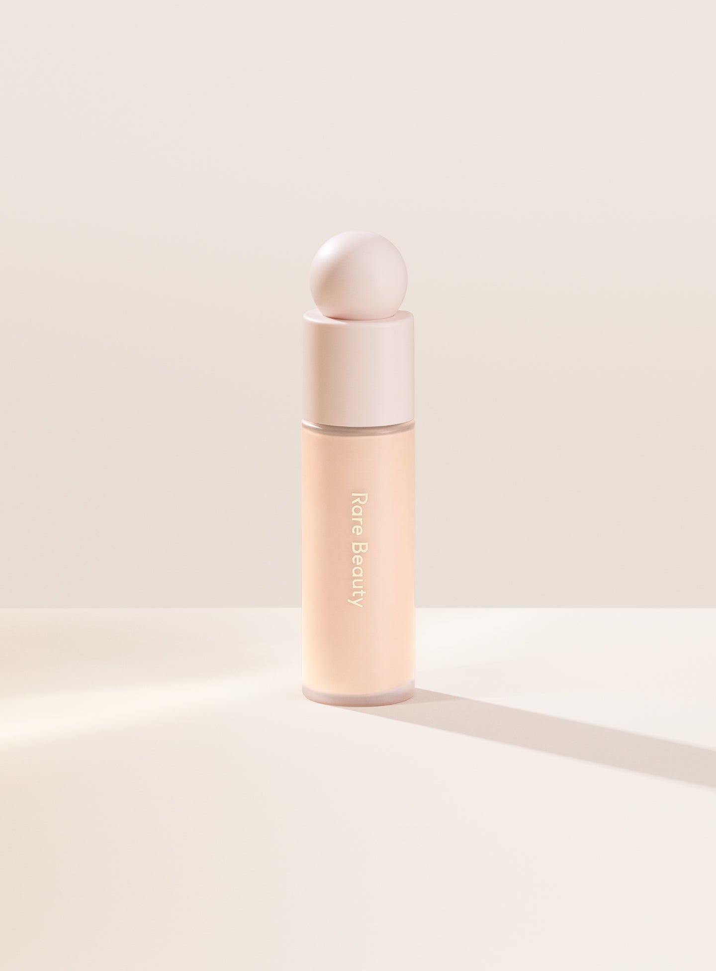 

Невесомая тональная основа Liquid Touch Rare Beauty, цвет 110n/light with neutral golden undertones