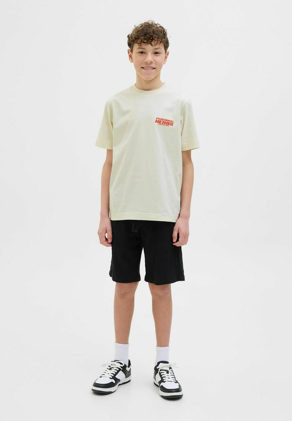 

Футболка с принтом Jack & Jones Junior, слоновая кость