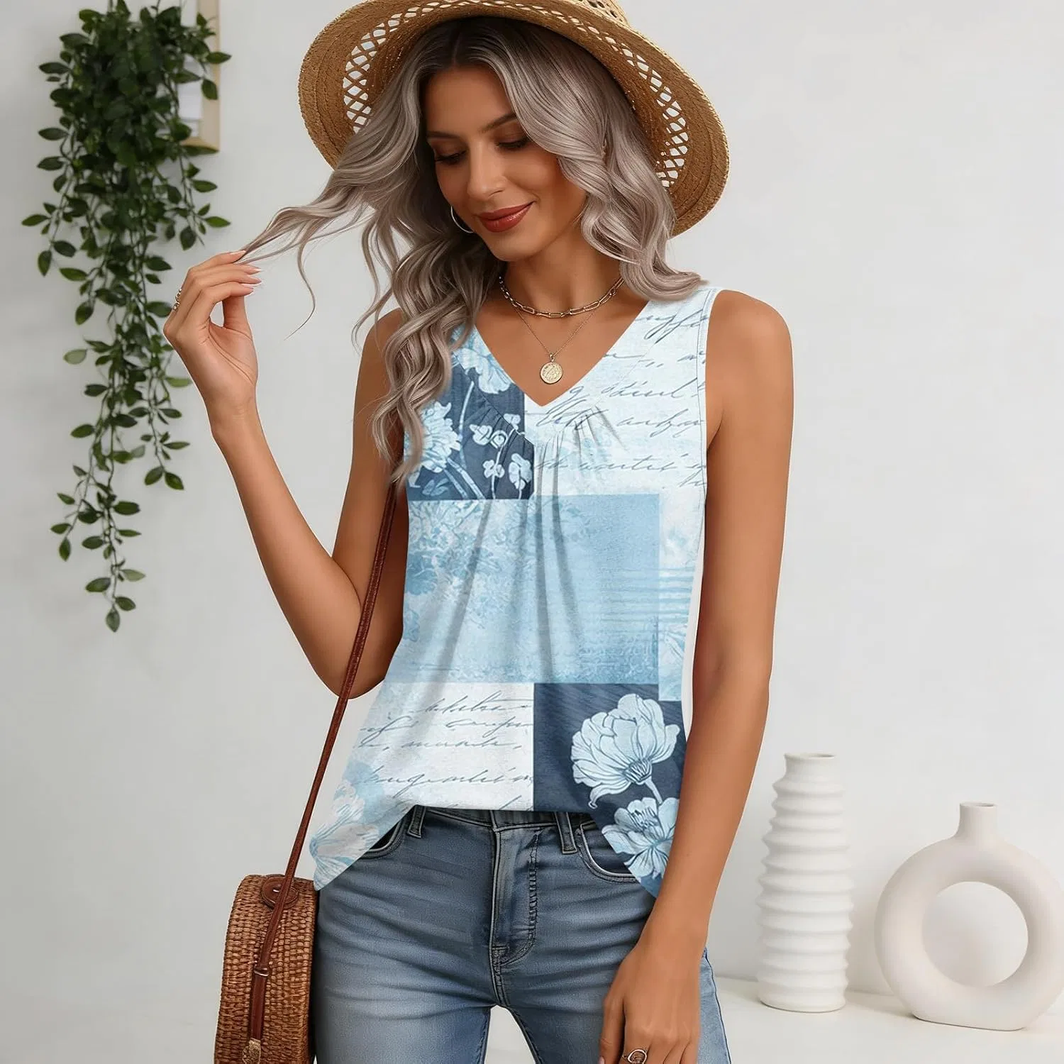 Женский топ sleeveless, V-образный вырез, ткань полиэстер+вискоза+спандекс, Light Blue — фото 3