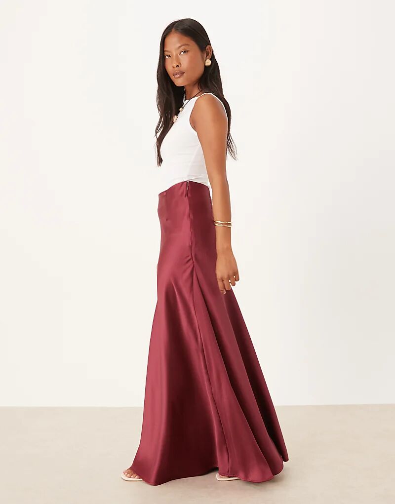 

Юбка макси из атласа ASOS DESIGN Petite с объемной драпировкой цвета шоколадной вишни