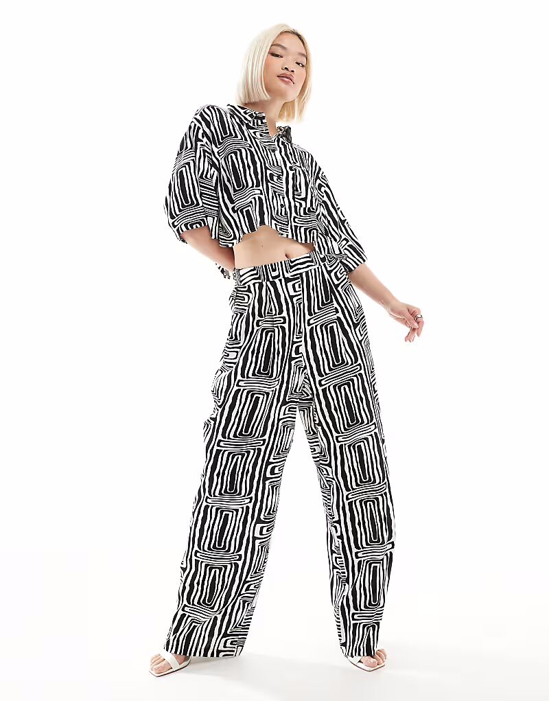 

Прямые брюки ASOS DESIGN с однотонным принтом