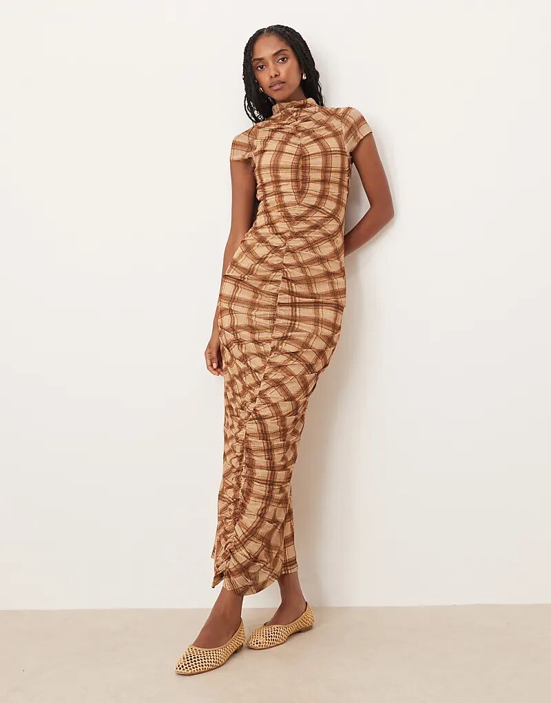 

Платье миди с короткими рукавами и сборками в клетку от ASOS DESIGN