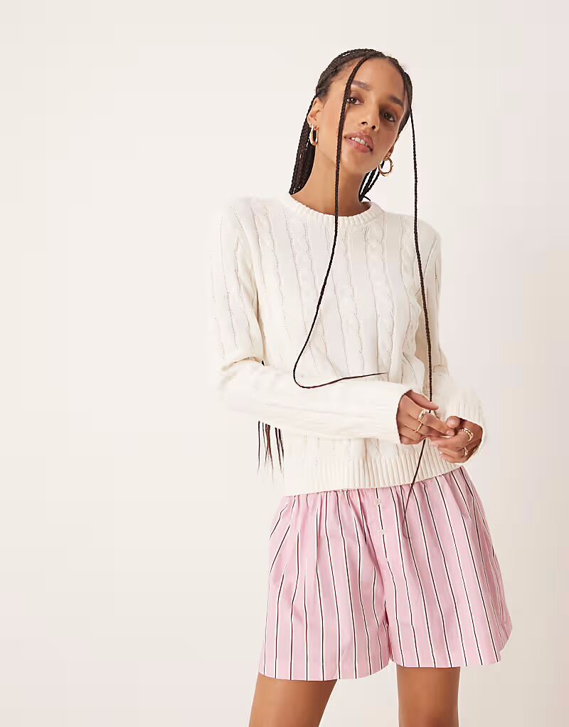 

Трикотажный свитер Gina Tricot из хлопковой смеси с круглым вырезом кремового цвета