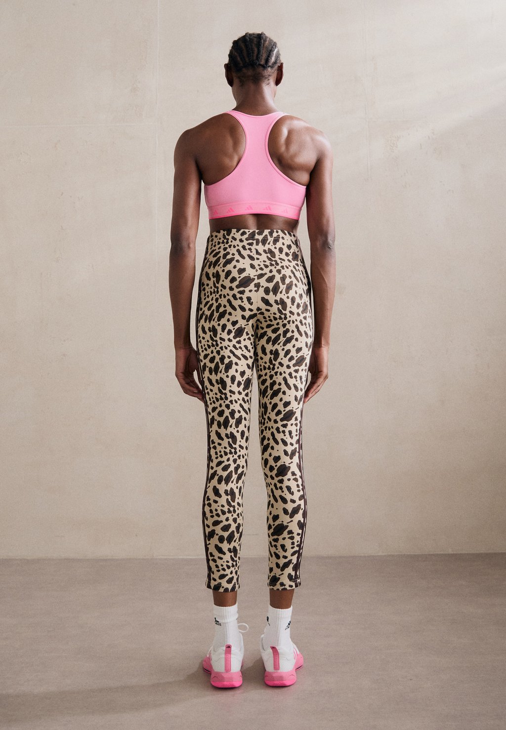

Леггинсы ESSENTIALS 3 STRIPES ANIMAL PRINT LEGGINGS adidas Sportswear, бежевый