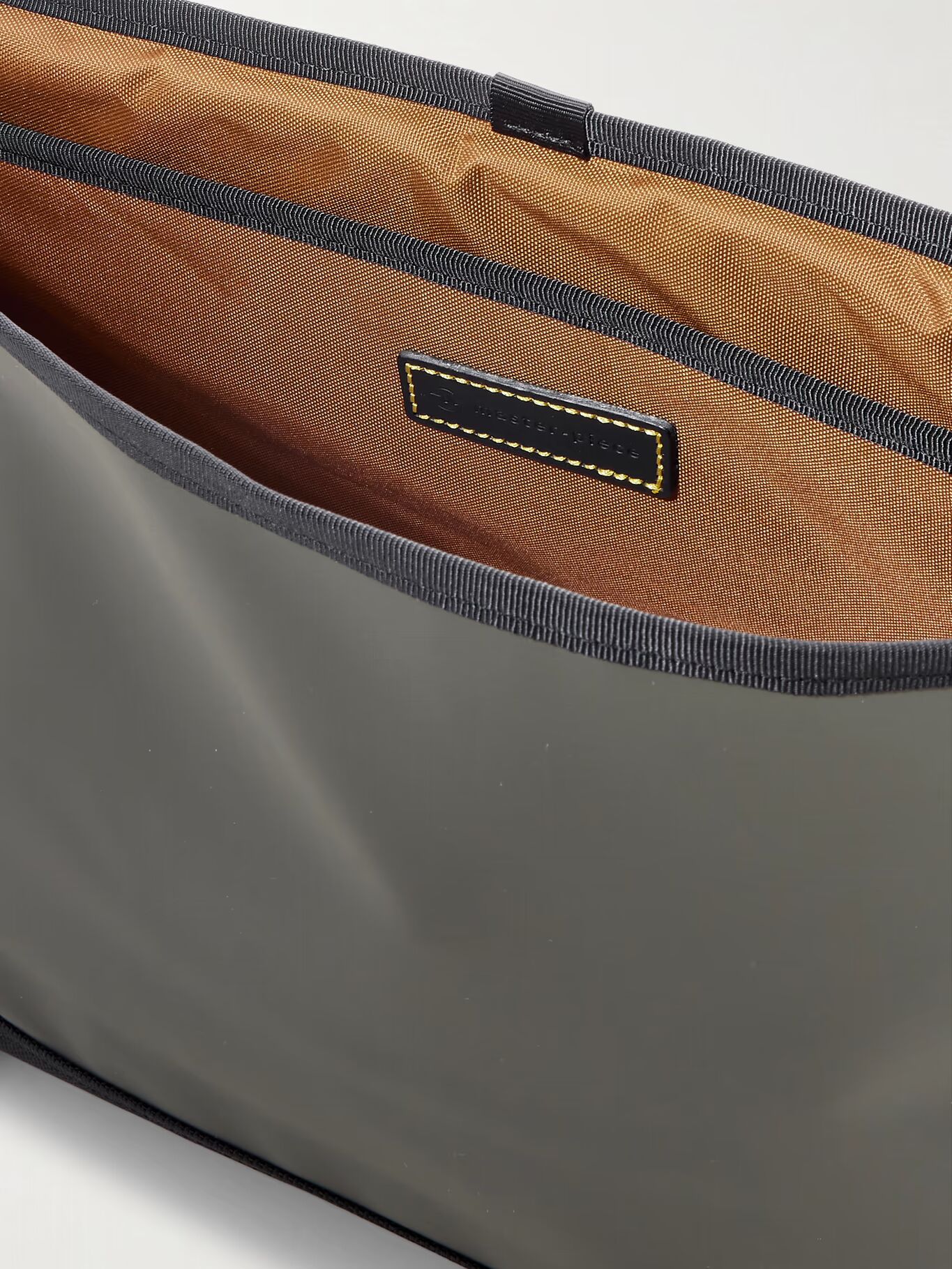 

Гладкая сумка-мессенджер из баллистического нейлона CORDURA, парусины и кожи MASTER-PIECE, серо-зеленый