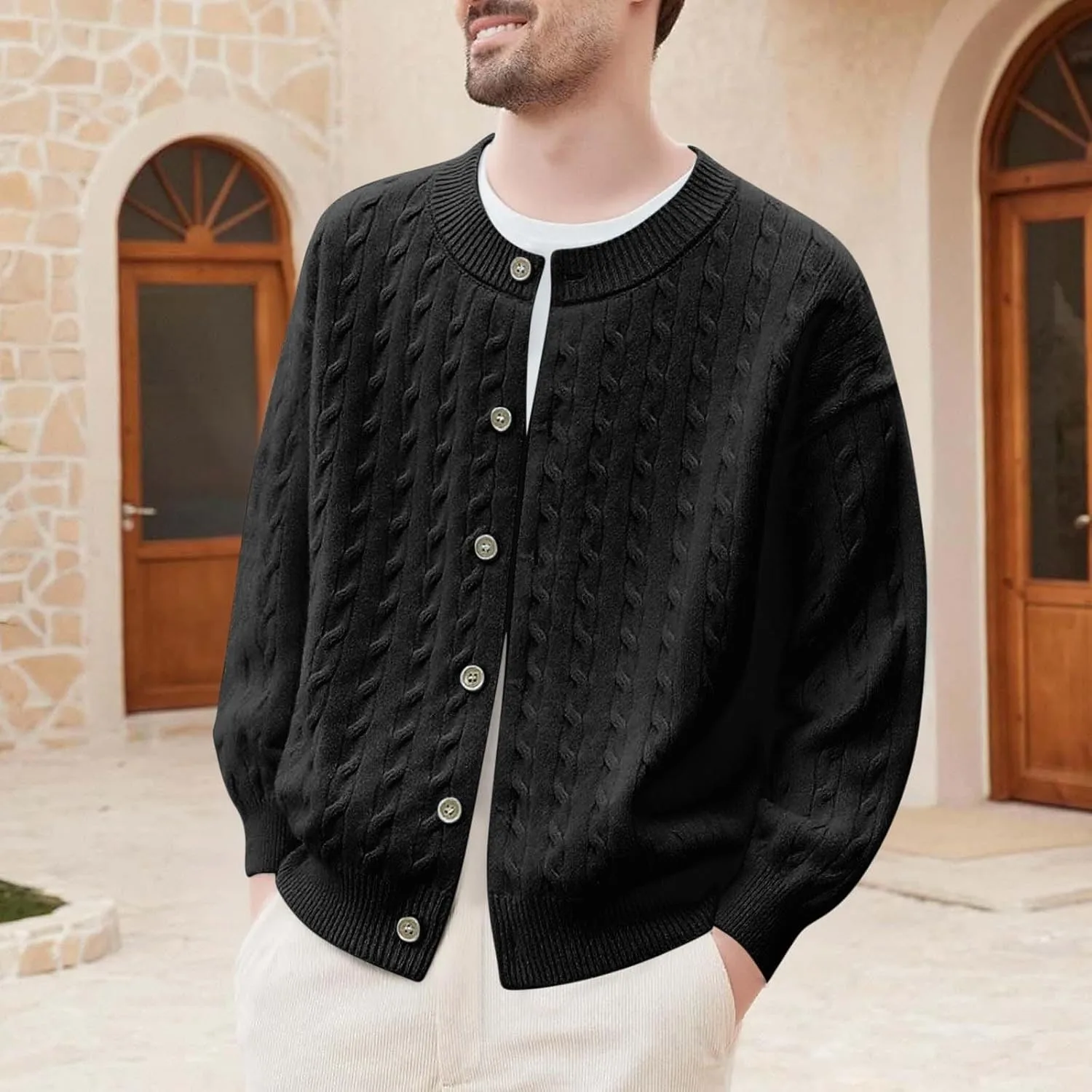 Мужской кардиган с воротником-стойкой и застежкой на пуговицы, slim fit, кабельная вязка — фото 2