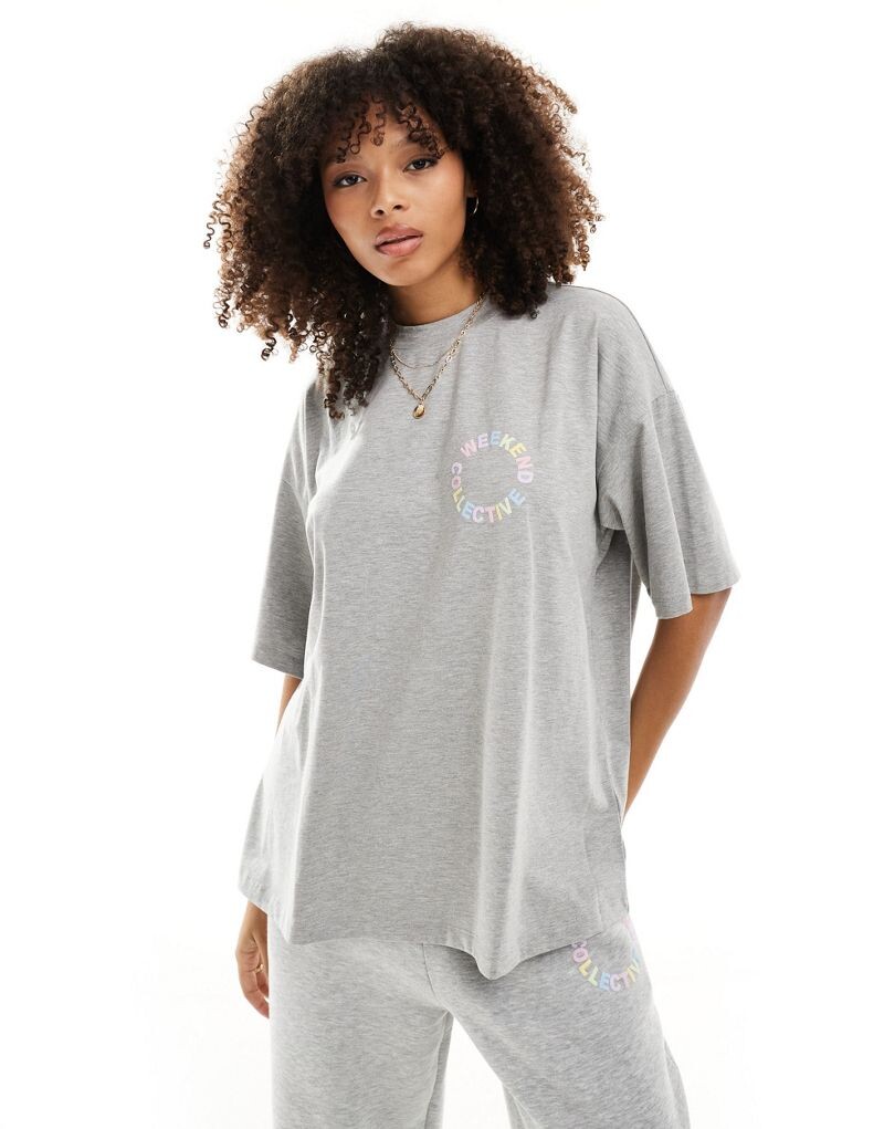 

ASOS DESIGN – Weekend Collective – серая меланжевая футболка оверсайз с пастельным логотипом