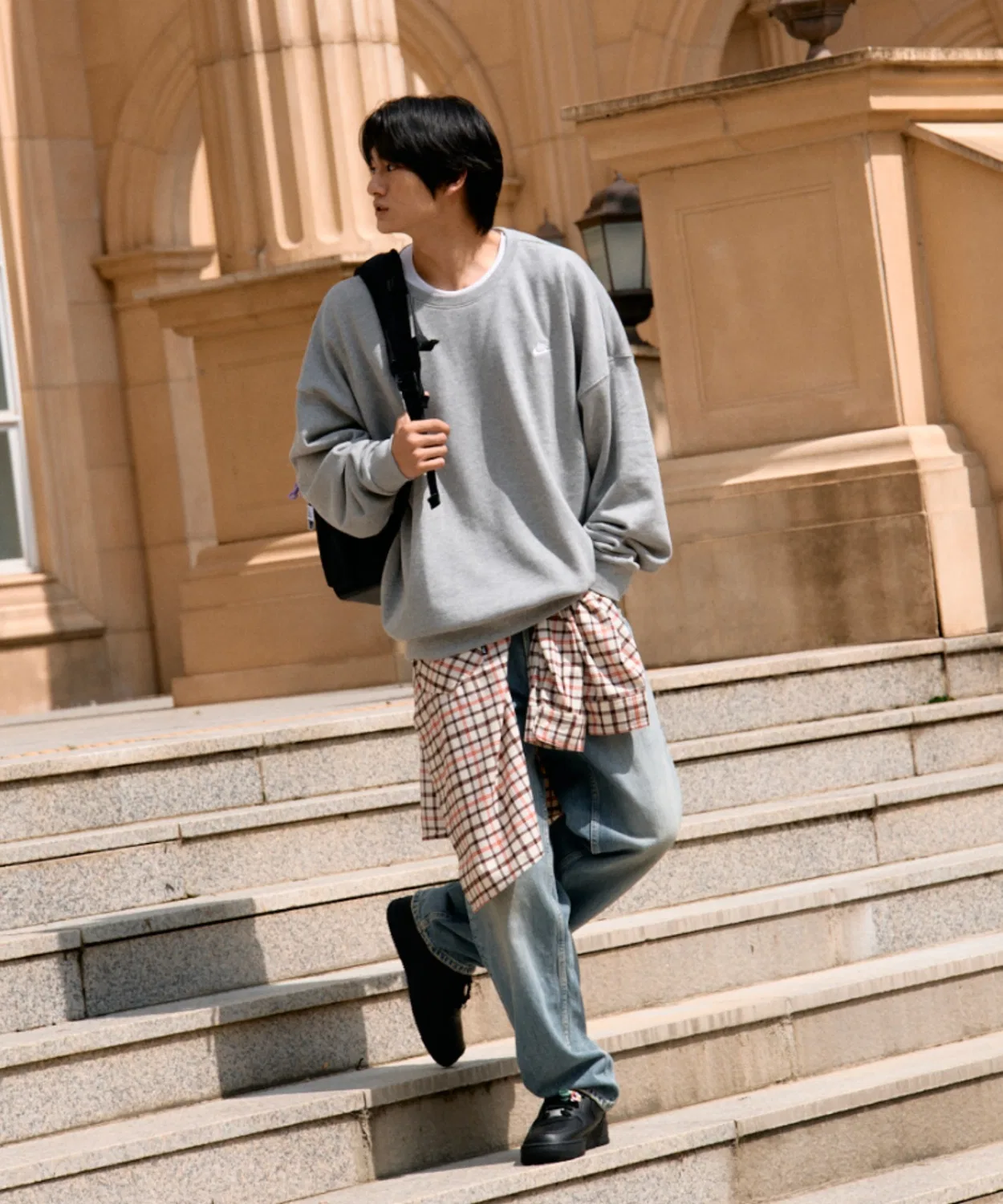 Круглый свитшот Nike Club Fleece Oversized French Terry Crew, тёмно-серый меланж — фото 3