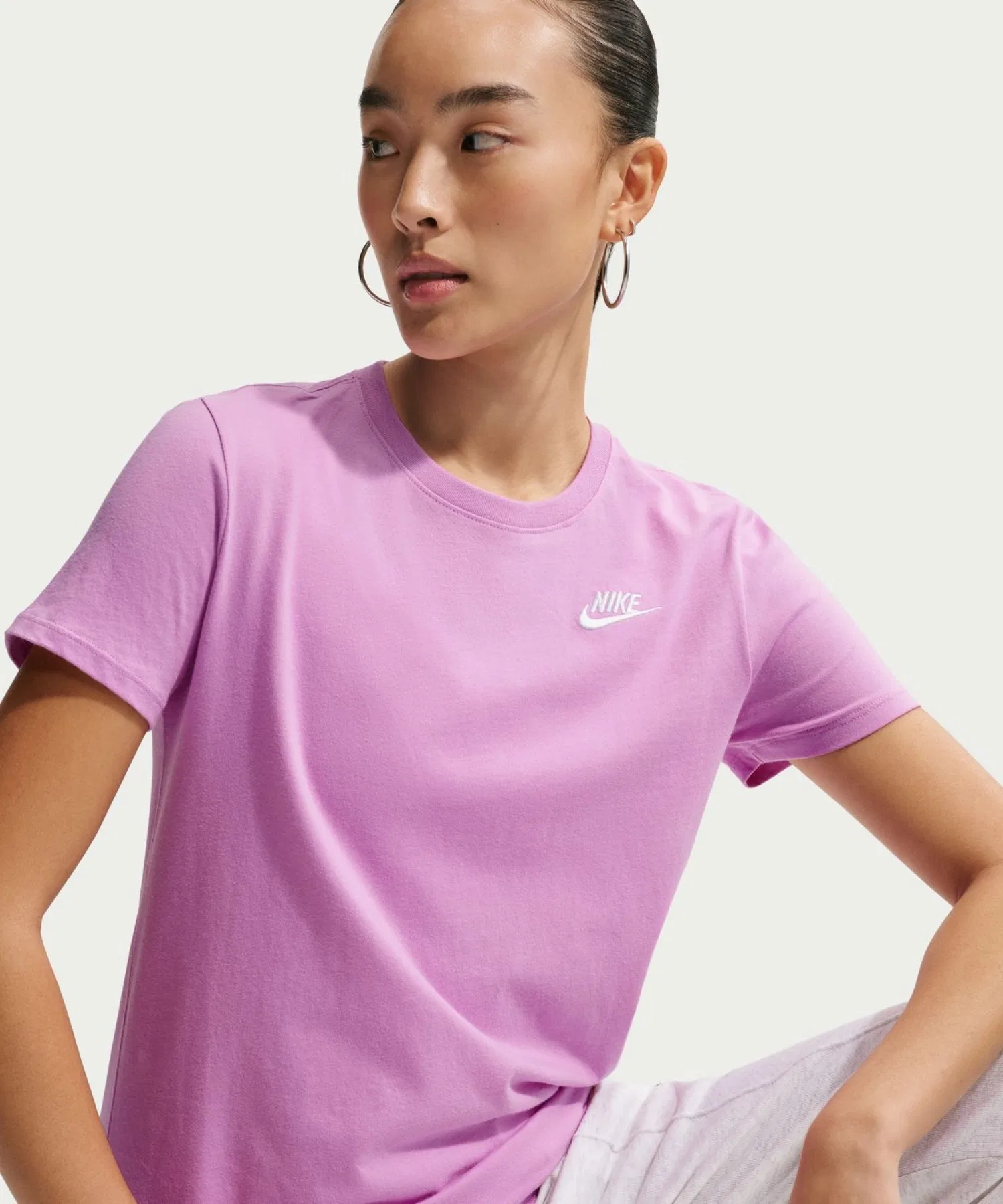 Женская футболка NIKE NSW Club белая — фото 4