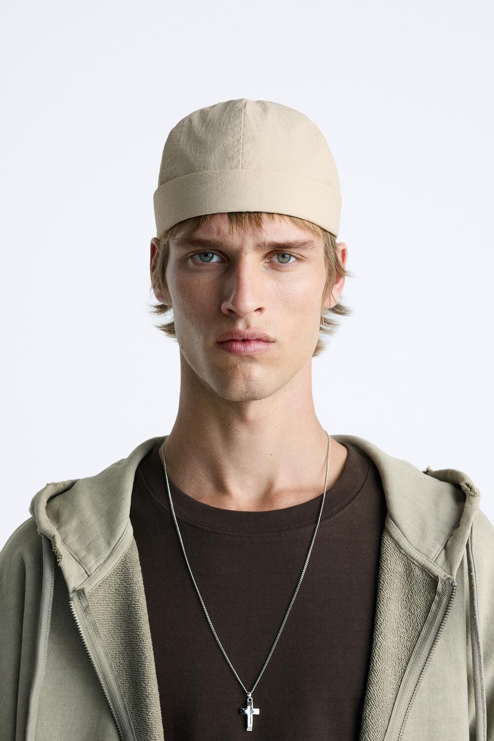

Короткая техническая шапка ZARA, экрю