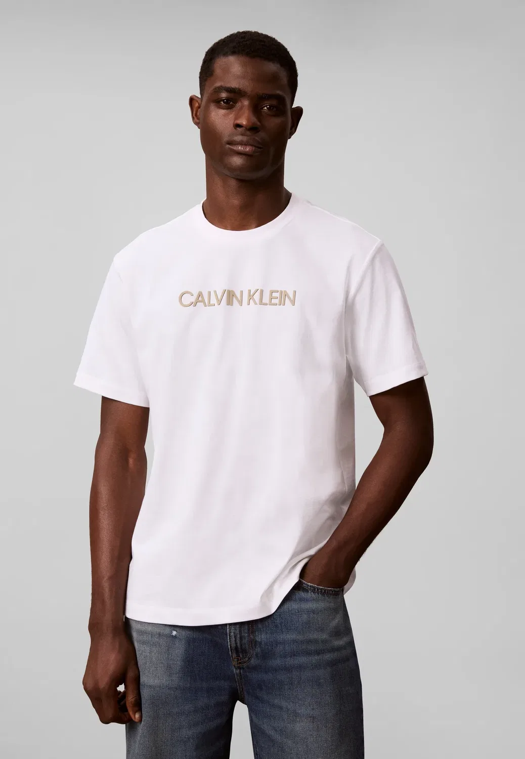 Футболка унисекс с принтом, шрифт Caps Calvin Klein, Bright White